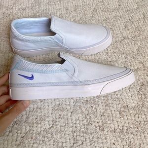 Nike Court Legacy Slip-ons Women